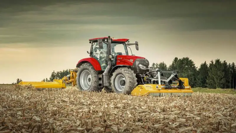 Maxxum modellerne fås nu i tre specifikationspakker. Maxxum og Maxxum Multicontroller traktorer kan bestilles med selection-pakken, mens Maxxum, Maxxum Multicontroller og Maxxum CVXDrive traktorerne også fås med Advanced-pakken. Pressefoto