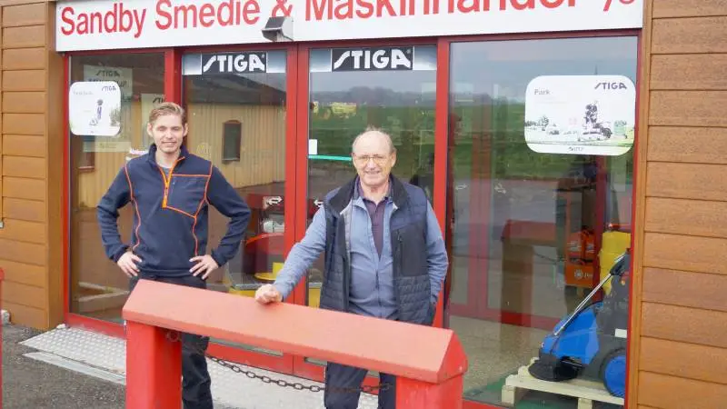 Henning Karlsen og sønnen Jan er meget tilfredse med åbent hus-arrangementet.