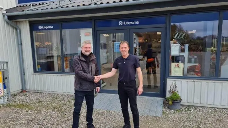 Samtidig med forhandlingen af Timan-maskiner har Henrik Jongshøj Jensen (th.) kunnet byde velkommen til Thomas Jensen som nyansat i Jongshøj Maskiner.