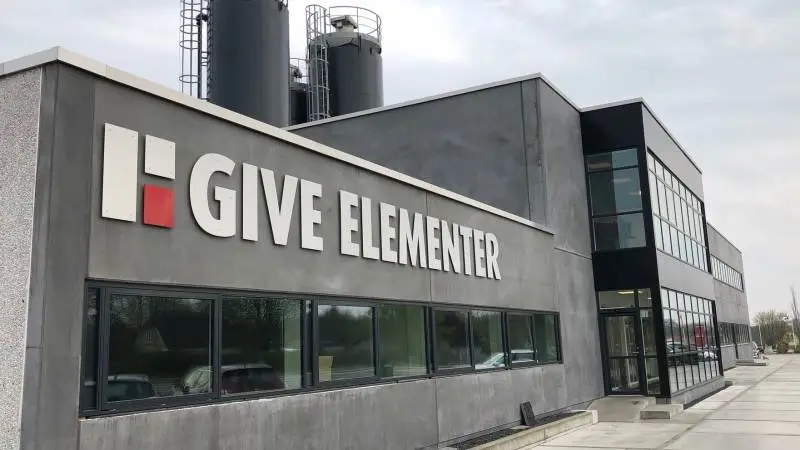 Årets regnskab har indfriet forventningerne hos ledelsen i Give Elementfabrik A/S. En større omsætning til industribyggeri, større projekter og højere projekt kompleksitet har opvejet stigende råvarepriser og hård priskonkurrence.