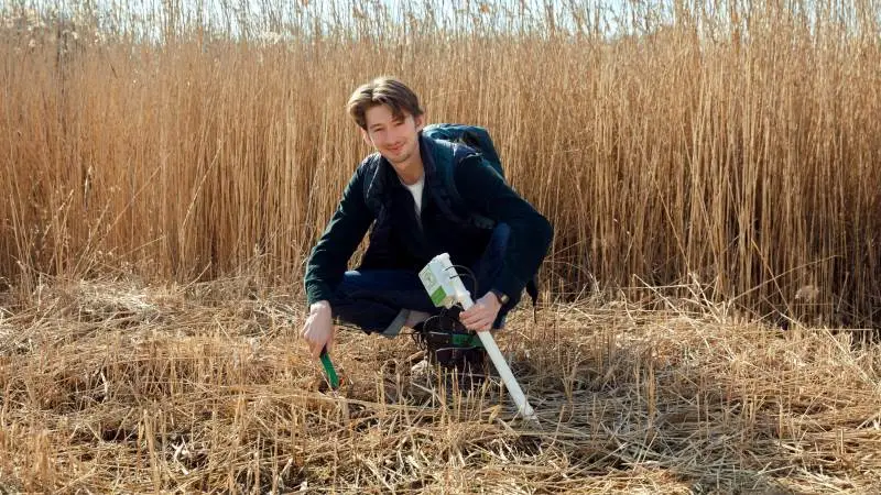 Jesper Alkestrup startede Soilsense, mens han studerede på DTU. Nu bliver virksomhedens produkter brugt i Peru, Kenya, Danmark, Sverige, Tyskland og Litauen. Foto: Bech-Bruun
