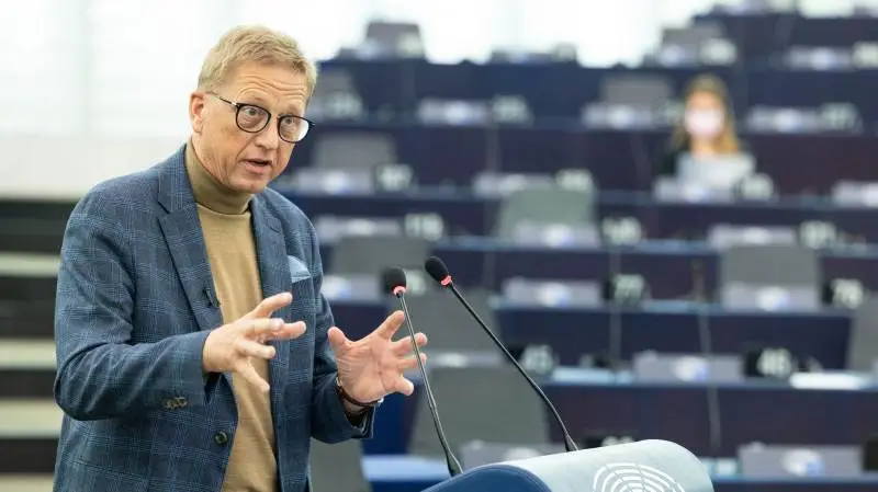 Der er stadig ting, der skal forbedres på området for dyretransporter, mener europaparlamentarikeren Asger Christensen (V). Her ses han under debat i EU-Parlamentets plenarsal. Foto © European Union 2021 - Source : EP