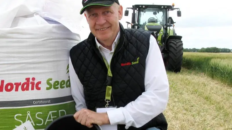 - Såsæden er cirka 25 procent dyrere, men til gengæld bruger man op til 40 procent mindre, siger direktør Kim Bonde Petersen, der lancerede det nye såsædsbrand fra Nordic Seed, UNIseed, på »Kulturplantens Dag«.