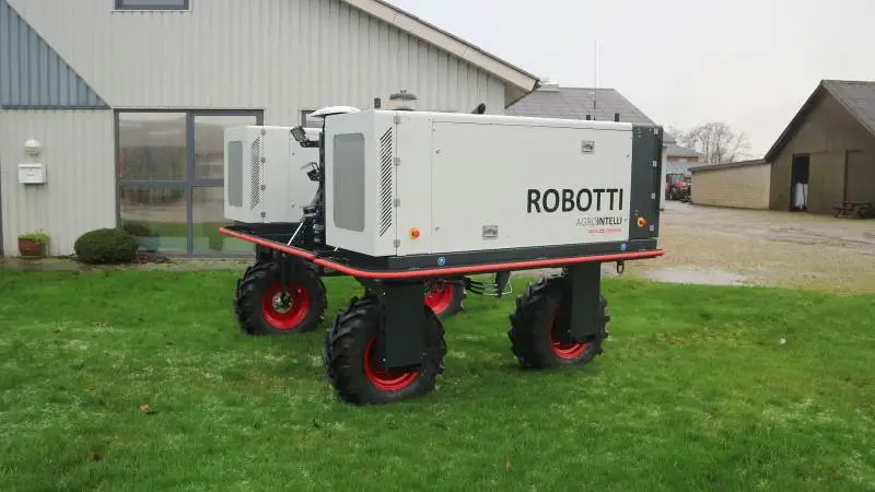 Agrointelli lancerer en ny Robotti LR-model, der har en løftekapacitet på 1.250 kg. Den nye enkeltmotors model kan køre op til 60 timer nonstop. Pressefoto