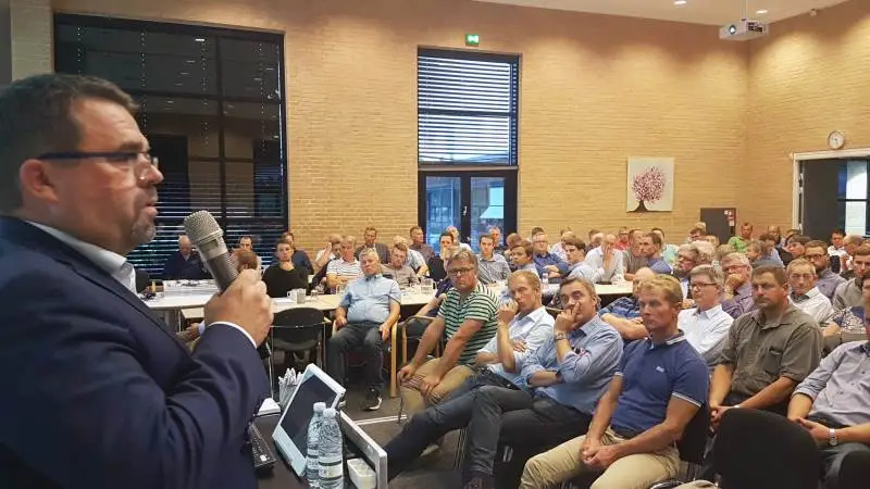 - Nu bliver styregruppen sendt i arbejdstøjet. Der er betalt penge nok ind til, at styregruppen kan køre og komme et stykke vej for pengene, siger Torben Povlsen, formand for Centrovice, som den 20. juni afholdt et informationsmøde for 200 interesserede i Vissenbjerg.