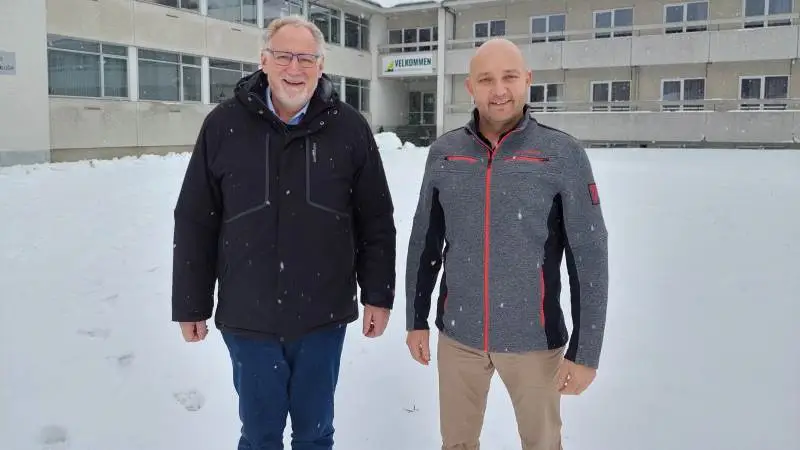 Aftale om renovering og udbygning af Nordjyllands Landbrugsskole er faldet på plads. Det glæder både forstander, Jakob Autzen, og Hans Jørgen Boel, bestyrelsesformand for LandboNord Fonden, der har doneret 100.000 kroner til projektet.