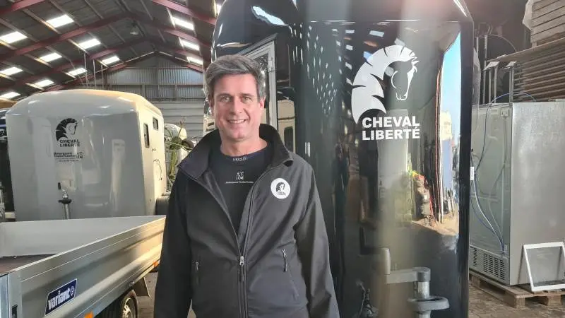 Hos Østergaard Trailercenter har Karsten Jakobsen et stort udvalg af primært nye trailere. Det gælder blandt andet hestetrailere fra Cheval Liberté. Foto: Henning K. Andersen