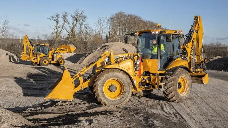 Den nye G-serie af knækstyrede rendegravere fra Hydrema er let genkendelige på de sortmalede aksler og hydraulikcylindre. Det er endvidere muligt at tilvælge sorte skærme og tag eller få sin maskine i malet i specialfarver efter eget valg.