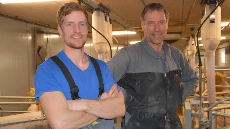 Ole og Rune Sørensen på Kullerupgård i Ullerslev afsluttede et større byggeprojekt i juni sidste år. Byggeriet og renoveringen betyder, at alle søer nu også går løse i farestalden. Fotos: Camilla Bønløkke