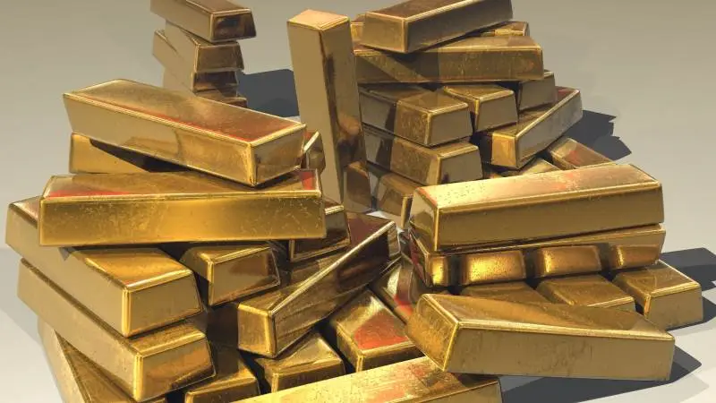 Guldprisen er begyndt at stige, efter et par dage med nedtur. Prisen for guld peger fortsat godt opad på den lange bane, hvilket indikerer, at investorerne fortsat søger mod sikker havn. Den stigende guldpris signalerer derfor ligeledes, at det opadgående kurspotentiale på aktiemarkedet er yderst begrænset.