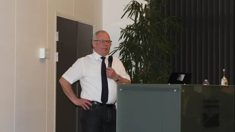 Formanden for Holstebro-Struer Landboforening kom i sin beretning ind på, hvor vigtigt det er at tænke i helheder og ikke osteklokker. - Det er så absolut en nødvendighed, for at vi kan få det her til at lykkes både med hinanden og i respekt for hinanden. Fotos: Line Brusgaard