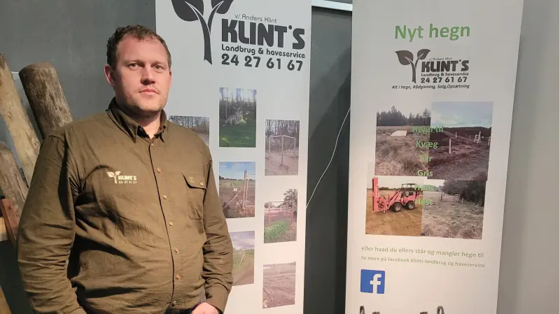 Anders Maagaard Klint, ejer af Klints Landbrug & Haveservice, har senest investeret i en robotslagleklipper, som han blandt andet viste frem på Agro Nord-messen forleden. Foto: Line Brusgaard