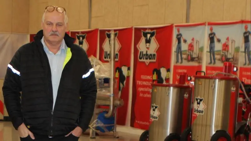 Milcotec har slået sig fast på at kunne levere service og reservedele. Derudover lejer de eksempelvis malkerobotter ud.
- Alle vores produkter kan man leje eller lease, og man kan faktisk skrue det sammen, som man gerne vil have det, fortæller Gerth Pedersen, indehaver af virksomheden. Foto: Line Brusgaard