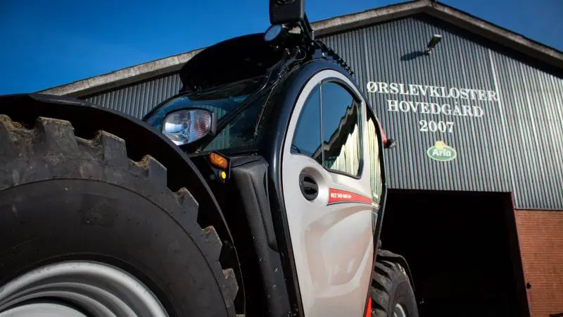 Model MLT741-140 V+ er den tredje teleskoplæsser, Ørslevkloster Hovedgård har købt hos Scantruck. For 10 år siden skiftede man til Manitou fra et tidligere mærke, da man var træt af hyppige nedbrud på sin maskine.