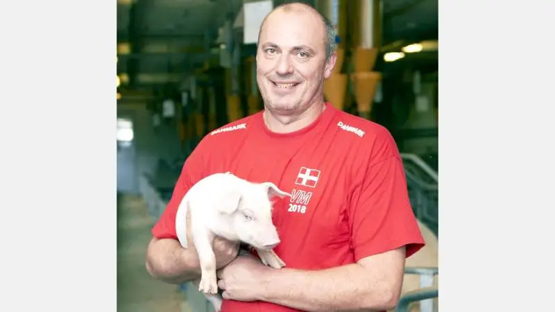 Formand for Agri Nord Svin, Ulrik Krogsgaard, opfordrer alle sine kollegaer til aktivt at gøre noget for at undgå afrikansk svinepest. Især nu hvor der er udbrudt tilfælde i Rumænien, hvor mange landbrugsmedarbejdere kommer fra.