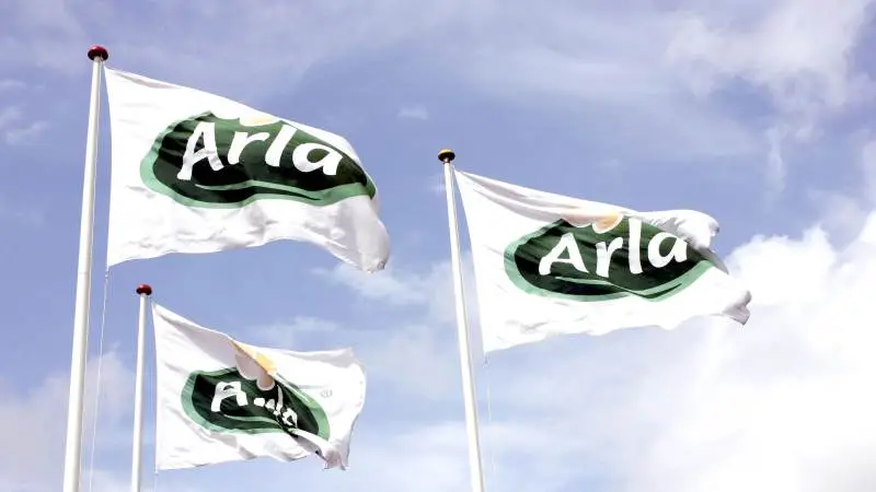 Priserne på alle EU-mejeriråvarer er forsat med at stige markant, drevet af konventionel mælk og produkter baseret på konventionel mælk, især mozzarella og gul ost, skriver Arla.