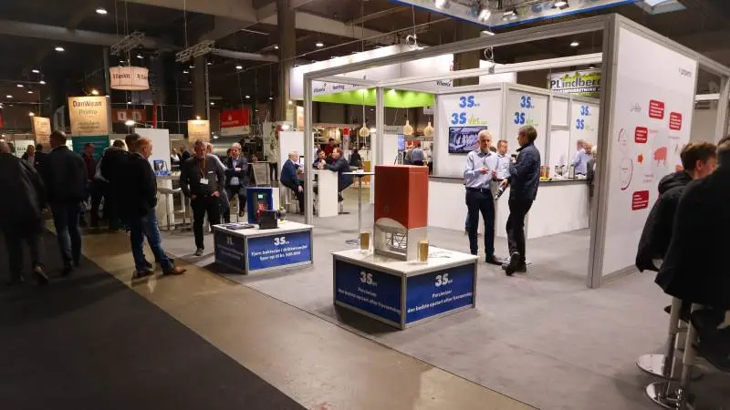 I 35 år har handelselskabet 3S gjort, hvad man kan for at være svine- og kvægproducenters første valg af leverandør. Her ses deres seneste stand på NutriFair. Fotos: 3S