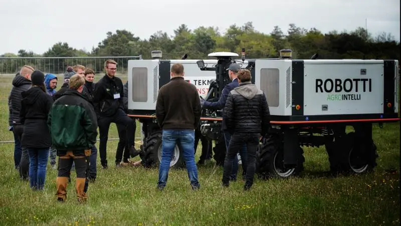 En af de virksomheder, som vil demonstrere deres robot på mødet, og diskutere betydningen af de data, som robotten generer, er AgroIntelli. Foto: Viggo J. Jensen