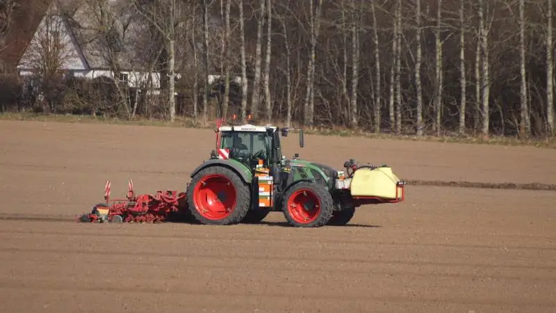 - Her i maj vurderer vi nu, at roedyrkerne ender med at så om på den gale side af 3.000 hektar, fortæller Bo JM Secher, Agricenter. Foto: Jørgen P. Jensen