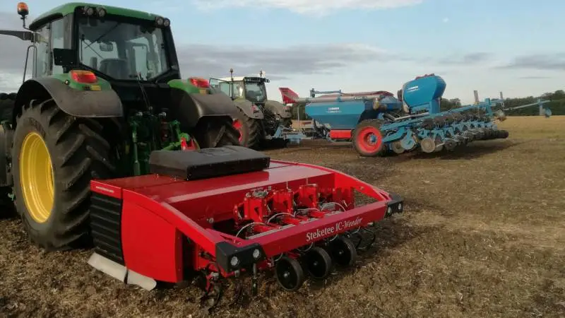 Lemken-ledelsen annoncerede sent tirsdag aften overtagelsen af hollandske Steketee ved et pressemøde nær den tyske producents hovedkvarter i Frankrig, hvorfra distributionen af Lemken maskiner til det franske marked foregår. Foto: Bøje Østerlund