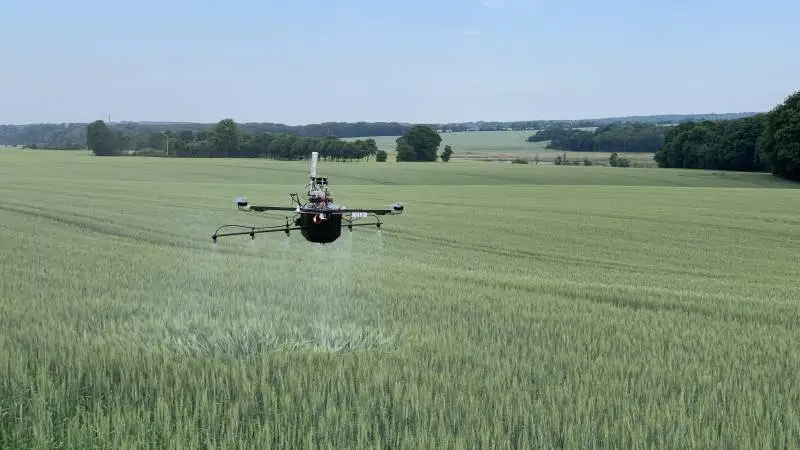 Hos Hecto Drone tror man på, at et fuldautomatiseret dronesystem med dataindsamling og præcisionssprøjtning kan gavne landmanden på udbyttet og bundlinjen. Fotos: Hecto Drone