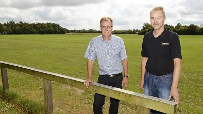 Centerleder Peder Foldager og eventkoordinator Lars Sillesen glæder sig til at fylde både pladsen og hallerne ved den forestående Mælkefestival.