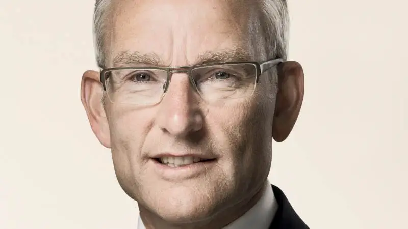 - Som udgangspunkt, synes jeg, bør vi stå sammen om det her. Og når der er så stor usikkerhed om den globale fødevaresituation, så synes jeg, at det taler for, at man udskyder udtagningen på de fire procent et år eller to, siger den konservative fødevareordfører, Per Larsen.