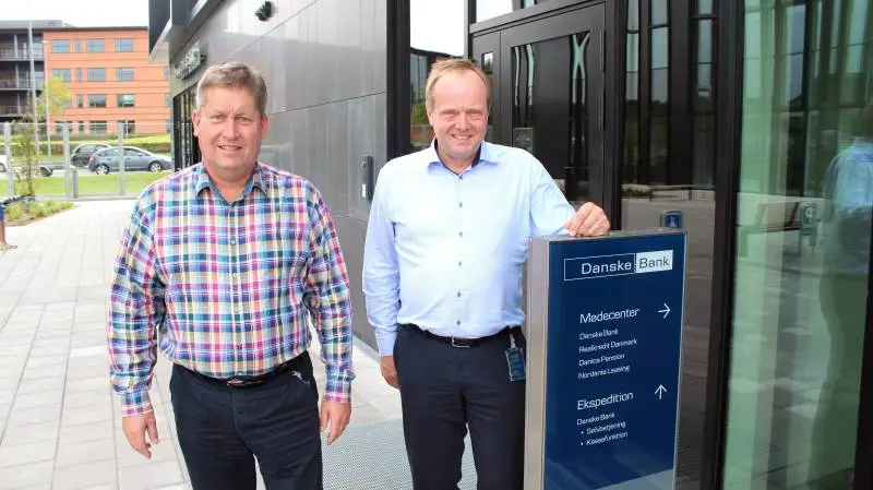 Jørgen Lauritsen, (tv), og Jørn Lydiksen, (th), ser begge store muligheder og fordele ved Danske Banks nye Landbrugscenter Sydjylland.
