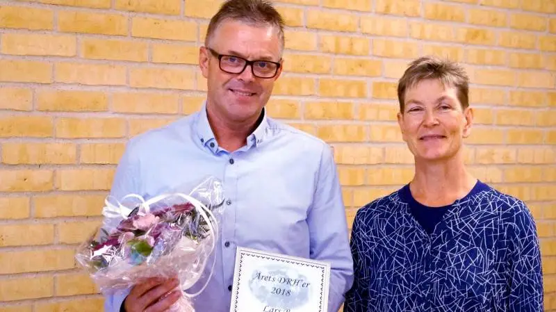 Æresbevisningen som årets DRH´er gik til Lars Bo, der her ses sammen med Karoline Holst. Foto: Henrik Sieben.