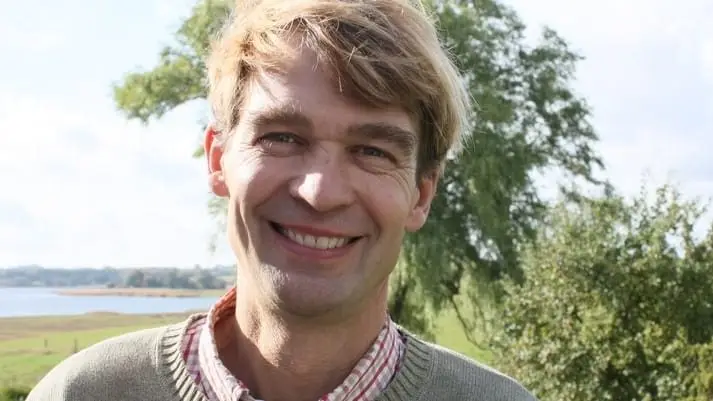 - Vi har kigget på søkortet og ikke ført skibet ude i virkeligheden