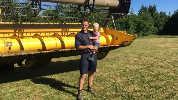 Kasper Thing Andreasen, der driver landbruget Damsgården i Nordjylland, sparer op til ti procent af sine udgifter til planteværn og gødning ved hjælp af præcisionslandbrug. Foto: PR.