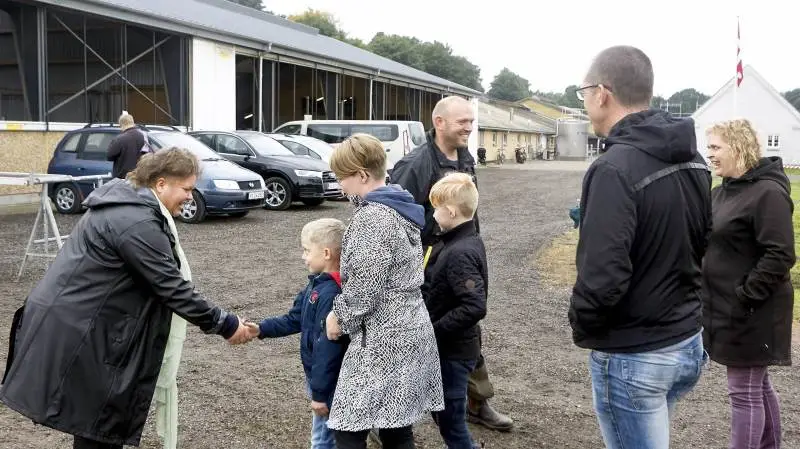 Pia og Torben Goltermann Hansen byd velkommen til 1.706 gæster ved »Åbent Landbrug« i deres kvægbedrift i søndags.