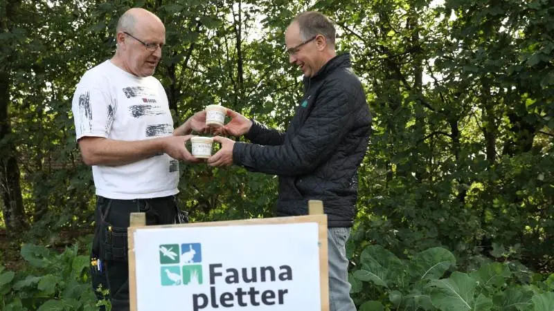 Nabo til faunastriber sagde tak med honning
