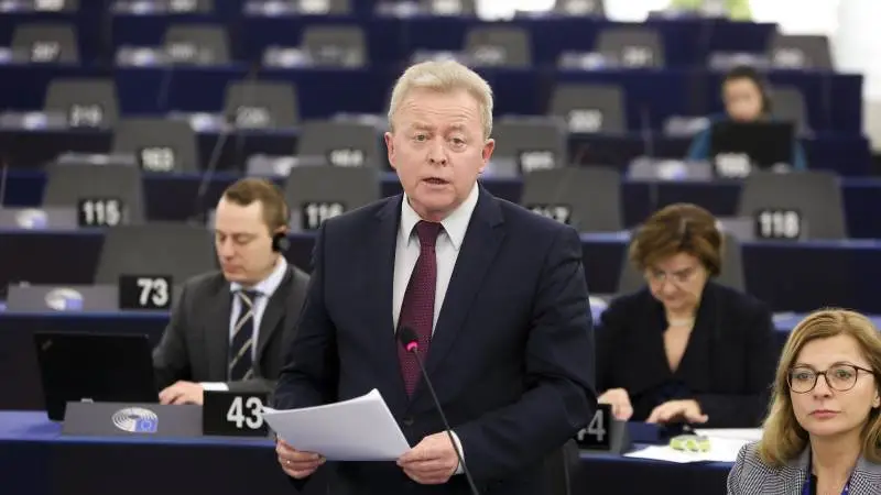 Europa-Kommisionen har godkendt nye regler for landbrugsstøtten, der kommer til at gælde de kommende fem år i syv lande.