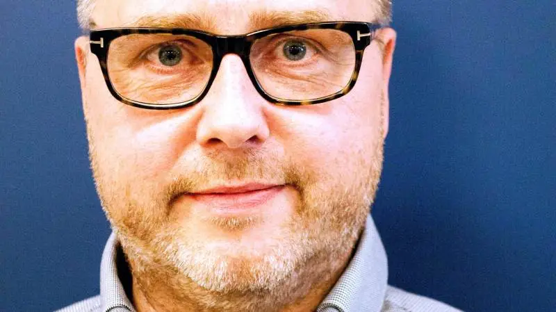 - Jeres økonomi er for svag til at absorbere sådan et dårligt år som i år, så I skal i pengeinstituttet og hente nogle penge. I skal have styr på robustheden i jeres økonomi. Og det kan budgettet og analysen hjælpe med at styrke, sagde driftsøkonomikonsulent i Djurslands Landboforening, Carsten Sørensen i forgårs på et temamøde i Rønde for kvægbrugere.