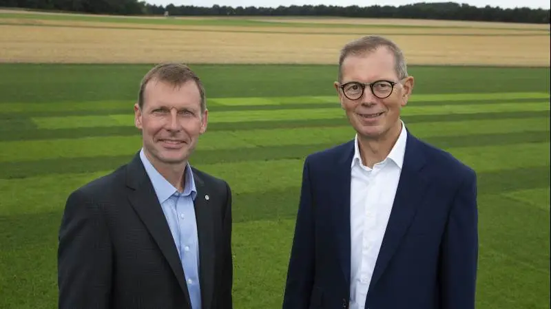 Både formand Christian Høegh-Andersen (til venstre) og administrerende direktør Truels Damsgaard glæder sig naturligvis over rekordregnskabet i DLF. Pressefoto