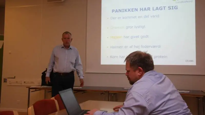 Ifølge Karsten Brødbæk er der bedst forretning i at fede køerne op til slagt, mens tyrekalvene skal hurtigst muligt ud ad klappen, som situationen er lige nu.
