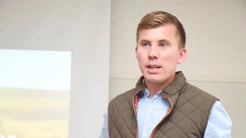 - Mere effektive handelsveje kan være med til at holde produktionsomkostningerne nede, siger den midtsjællandske svineproducent og investor i Commoditrader, Kim Kjær Knudsen, Allindemaglegård. Her ses han ved lanceringen i mandags. Foto: Morten Ipsen
