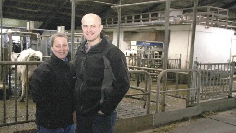 For Trine Højgaard og Søren Højgaard Andersen er malkerobotter en del af opskriften på mere holdbare køer og på en hverdag, hvor landbrug og familieliv med tre små børn kan gå op.