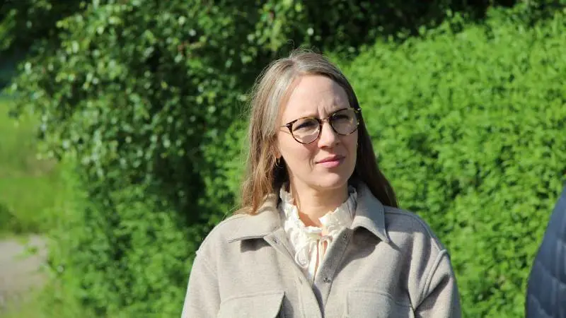 Forud for det seneste folketingsvalg flyttede nuværende miljøminister Lea Wermelin i 2015 sin folkeregisteradresse til Bornholm. Nu afslører B.T. at ministeren reelt bor med sin familie i en lejlighed på Nørrebro. Eksperter vurderer ifølge avisen, at hun dermed overtræder bopælspligten. Arkivfoto