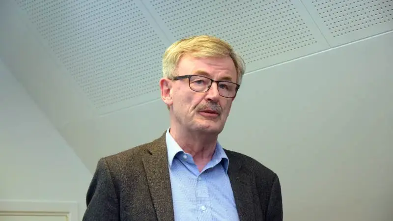 - Det er særdeles positivt, at regeringen holder fast i sit princip om teknologineutralitet. Biogasbusser giver større CO2 reduktion end el-busser, og så er de markant billigere end andre løsninger. Vi må derfor forvente, at kommunerne vælger biogasbusserne, hvor man får flest grønne kilometer for pengene, siger Henrik Høegh.