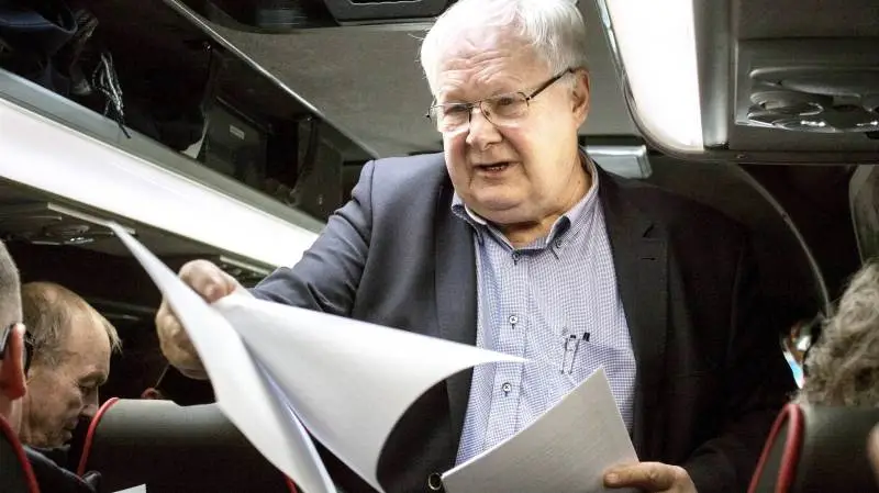 - Folk bør virkelig møde op og høre, om ministeren har nogle nye ting, som han kan bidrage med til landmændene, så vi kan få de samme betingelser som andre europæiske landmænd, eller om vi bare kan gå hjem igen og afvikle ligeså stille og roligt, siger Jens Peter Aggesen. Foto: Flemming Erhard