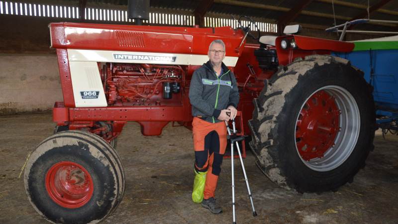 - Det er Cirkus Benneweis, der hidtil har brugt traktoren til elefantvognen, da den var ny, fortæller Kurt Qvistgaard om sin Farmall 966 fra 1971.