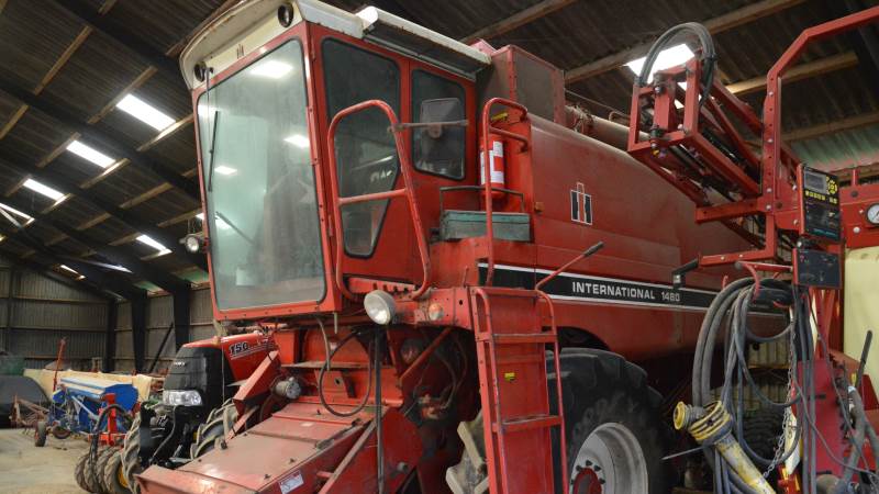 En 20 fods IH 1480 fra 1980 høster fortsat upåklageligt.