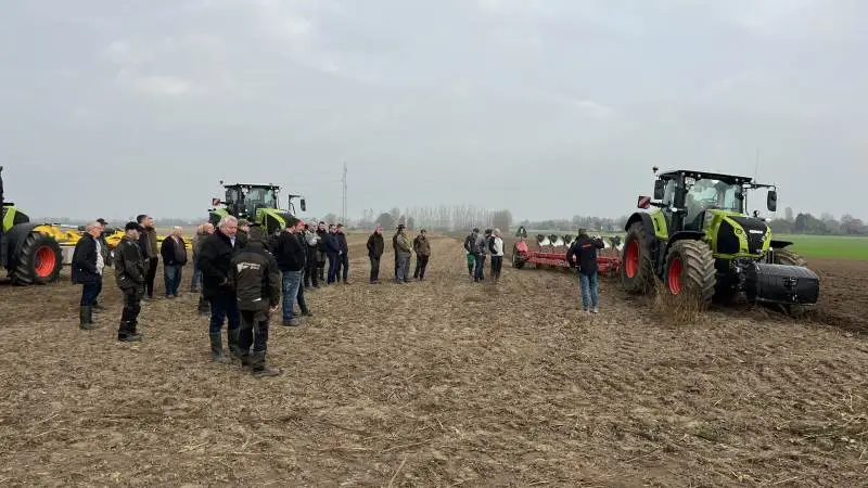 Omkring 100 aktive landmænd kom forbi, da Røstofte Maskiner tidligere i november havde demo-markdag. Foto: Røstofte Maskiner