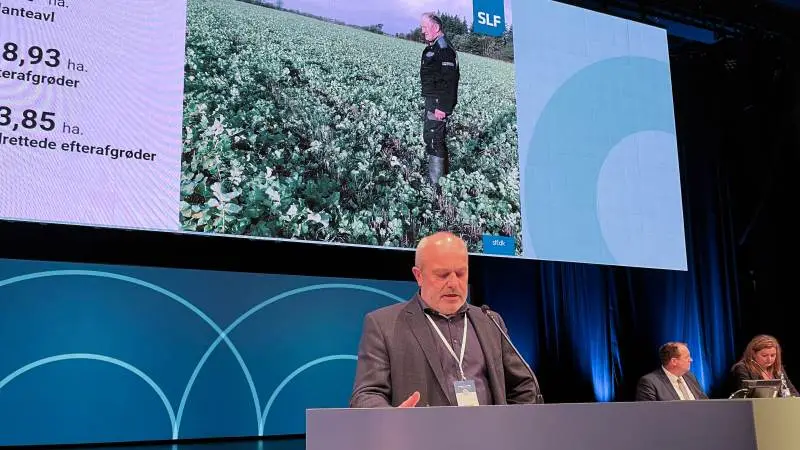 - Det her drejer sig om en nedgang i tilskuddet på 30 kroner og en reduktion af kvælstofkvoten på 6 kg N. Det kan simpelt hen ikke være rigtigt, lød det fra Søren Laustsen på delegeretmødet i MCH Herning Kongrescenter.