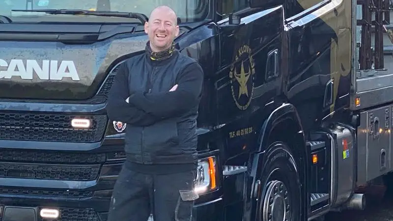 Bo Bruus Sørensen er indehaver af Bo's Klovpleje. En virksomhed med vokseværk, som fra foråret har købt Østjysk Klovpleje ved Horsens. Herefter har virksomheden fire lastbiler og i alt 12 ansatte. Fotos: Bo's Klovpleje