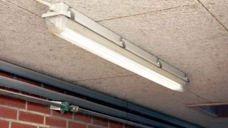 Tilbagebetalingstiden på at skifte fra halogen- til LED-belysning er ofte ganske få år – afhængigt af, om belysningen kan installeres i de eksisterende armaturer. Arkivfoto