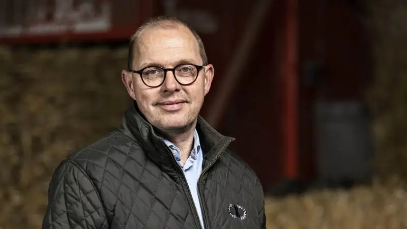 Det er rigtig dyrt, når en besætning bliver ramt af fugleinfluenza. Så der er brug for at fjerkræavlere bliver skarpere til at overholde reglerne, siger formand for L&F Fjerkræ, Martin Hjort Jensen. Foto: Landbrug & Fødevarer