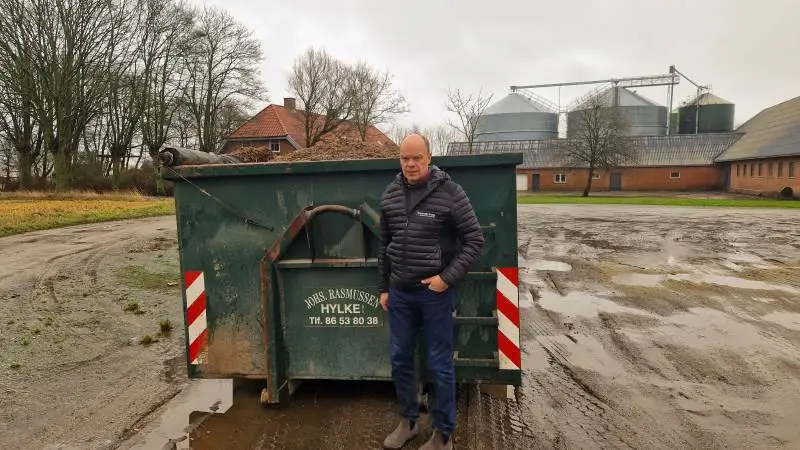 Ifølge Jens Skovgaard-Jensen gav den ingen mening, at han ikke måtte transportere hønsemøg ud af en restriktionszone, selv om han gerne måtte transportere æg ud af zonen. Nu vil Danmark arbejde på at ændre EU-regler.